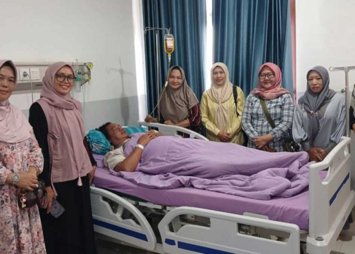 Wujud Kepedulian Tanpa Batas, Istri Dandim Lahat Sambangi Prajurit yang Sedang Berjuang Sembuh