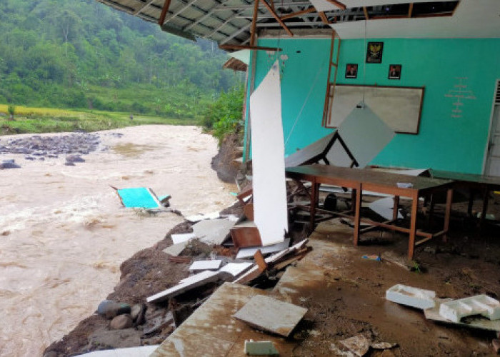  Banjir Bandang Hampir Hanyutkan SMA 1 Pulau Beringin