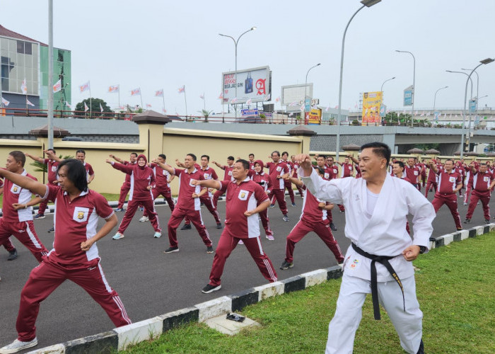 Personel Ditintelkam Ikuti Bela Diri Karate Polri