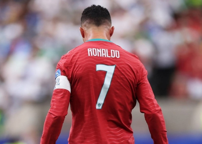 Cara Kapten Portugal Menjawab Tegas Kritik Henry dan Keraguan Scholes 