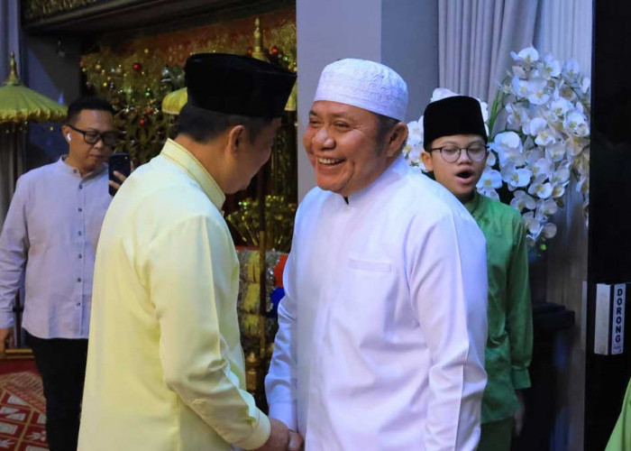 Tanpa Sekat Protokoler, Ribuan Warga Sumsel Serbu Griya Agung Demi Salaman Langsung dengan Herman Deru