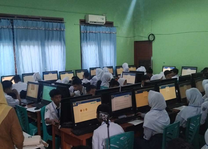 Antisipasi Mati Lampu, SMPN 3 Lahat Siagakan Genset Demi Kelancaran Ujian TKA Online
