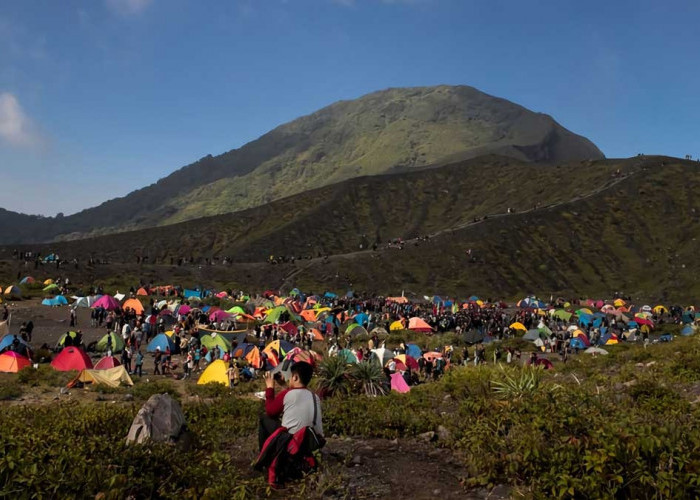 Gunung Paling Aktif di Indonesia Ini Sangat Indah, Bentuknya Mirip Kubah, Bisa Meletus Kapan Saja
