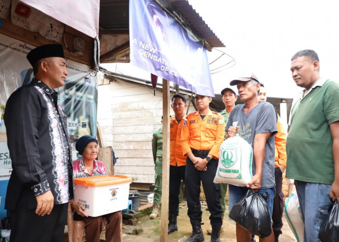 3 Rumah Warga di Pinggir Sungai Musi Longsor, PJ Bupati Musi Banyuasin Langsung Turun ke Lokasi