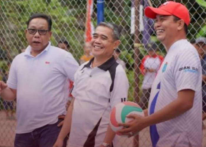 Dengan Penuh Semanga, Wabup dan Wakil Ketua I DPRD Membuka Turnamen Bola Voli Marpen Cup II