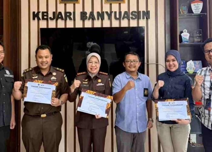 Kinerja Moncer Pidsus, Kejari Banyuasin Terima Penghargaan dari DJP Sumsel dan Babel