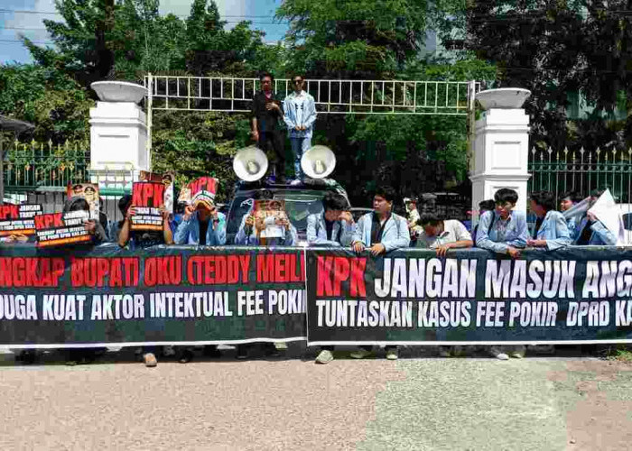 Massa Geruduk PN Palembang, Desak KPK Bongkar Tuntas Dugaan Korupsi OKU!