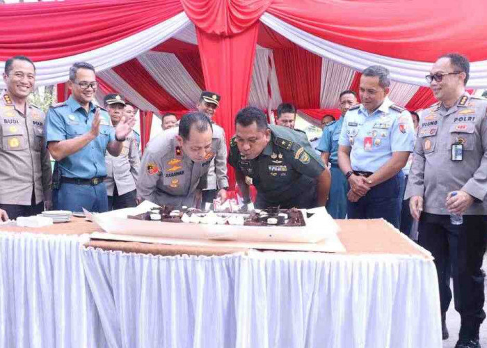  Dapat Kejutan dari 3 Matra TNI, Ini Ekspresi Wakapolda Sumsel 