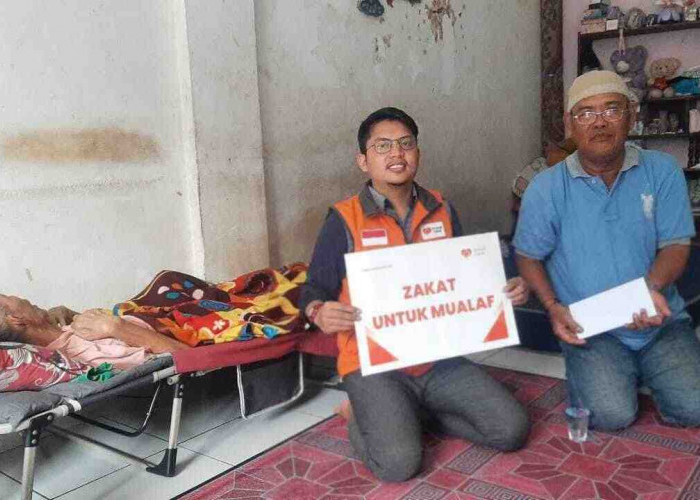 Keluarga Mualaf Penderita Stroke di Sukarami Palembang Terima Bantuan dari Rumah Zakat, Begini Reaksinya