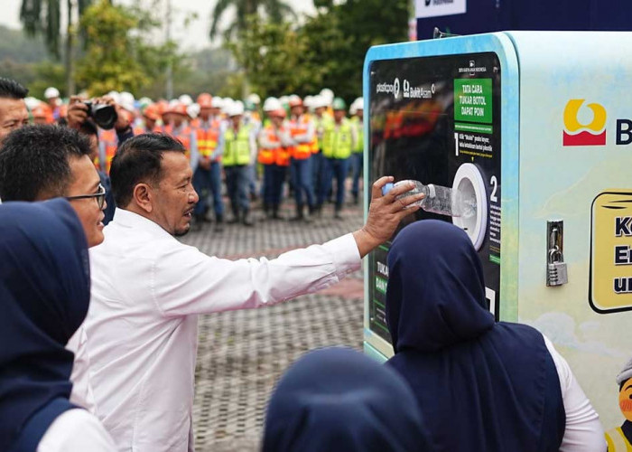 PTBA Luncurkan Reverse Vending Machine, Ubah Sampah Botol Plastik Jadi Rupiah