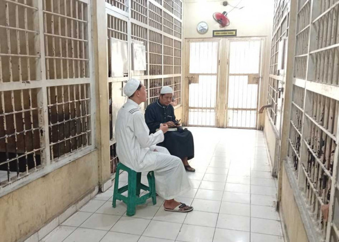 Sentuh Hati Tahanan, Polres Ogan Ilir Hadirkan Ustadz ke Dalam Sel demi Bangun Harapan Baru