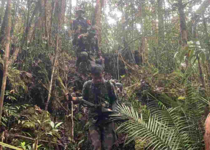 Lewati Medan Berat, Satgas Pamtas Yonarmed 11 Kostrad Gelar Patroli Patok, Ternyata Ini Tujuannya