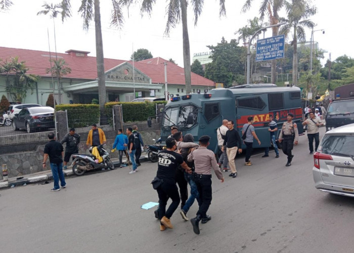  Puluhan Pendemo Digiring ke Mapolrestabes Palembang 
