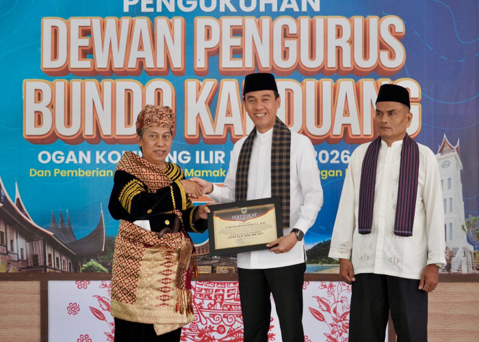Bupati Muchendi Sandang Gelar Kehormatan Adat Minang “Sutan Rajo Mudo Nan Sati