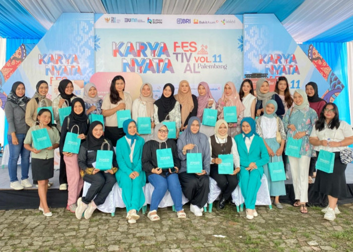 Wardah Ajarkan Cara Berdandan Cantik dan Rapi Sesuai Usia di Karya Nyata Festival