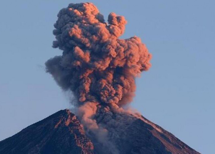 Gunung Semeru Kembali Meletus Lagi, Erupsi Kelima Kali Sejak Selasa Pagi, Status Waspada Level III