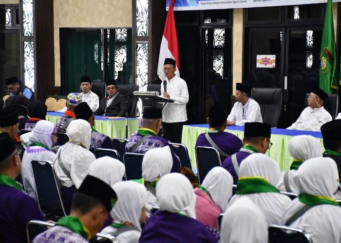 Lepas Kloter 4, Kakanwil Kemenag Sumsel Titip Pesan Penting untuk Jemaah Haji Sumsel