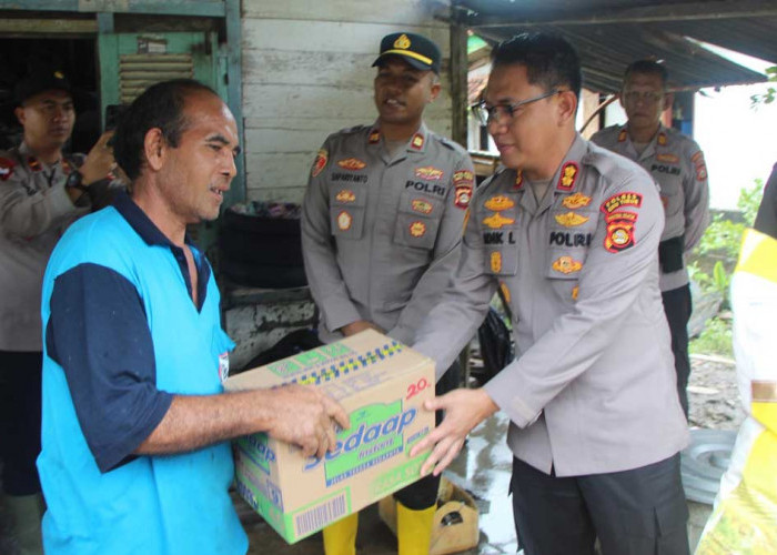 Sinergi Brimob dan BPBD: Kapolres OKU Timur Pimpin Operasi Penyelamatan di Wilayah Terdampak Banjir