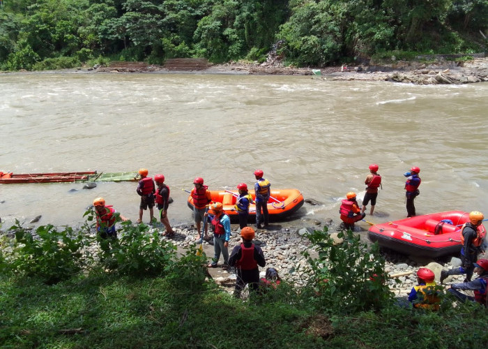  Cari Warga yang Tenggelam, Relawan Malah Hanyut di Sungai Endikat 
