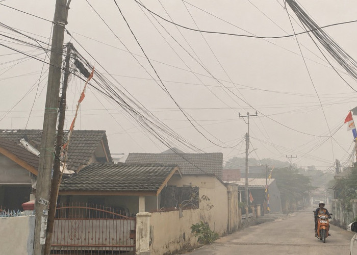 Kabut Asap Pekat Selimuti Palembang hingga Minggu Siang, Warga Mulai Resah