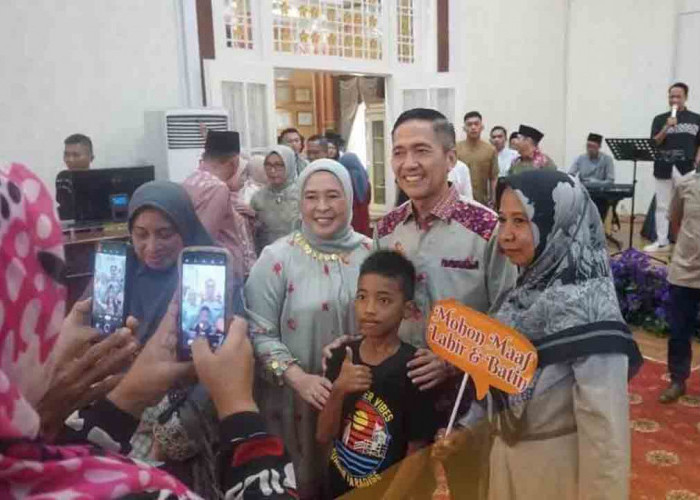 Hari Kedua Lebaran, Pj Walikota Palembang Ratu Dewa Open House Bersama Warga 