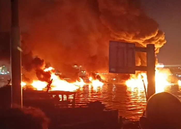 Kapal Tongkang Muatan CPO Meledak dan Terbakar di Sungai Musi,  Ini Penyebabnya?