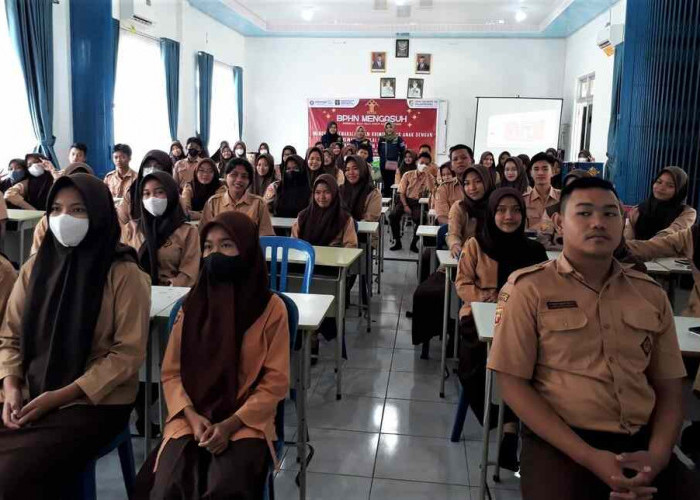 Menyemai Pelajar Pancasila Lewat Lagu oleh PBH Peradi Palembang di SMAN 14