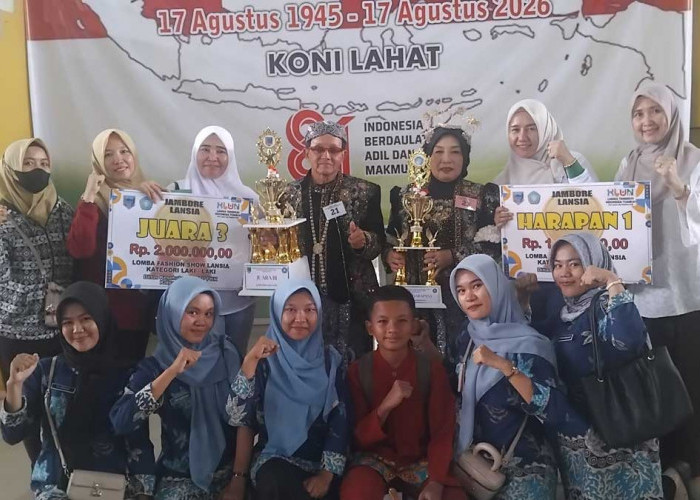 Aksi Memukau di Atas Catwalk, Dua Lansia Asal PKM Merapi II Sukses Sabet Dua Trophy Sekaligus di Jambore Lahat