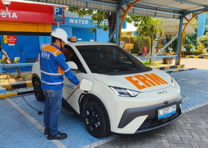 TPS Sulap 25 Mobil Operasional Jadi Listrik, Biaya Hemat 60 Persen, Bikin Bumi Tersenyum Lebar!