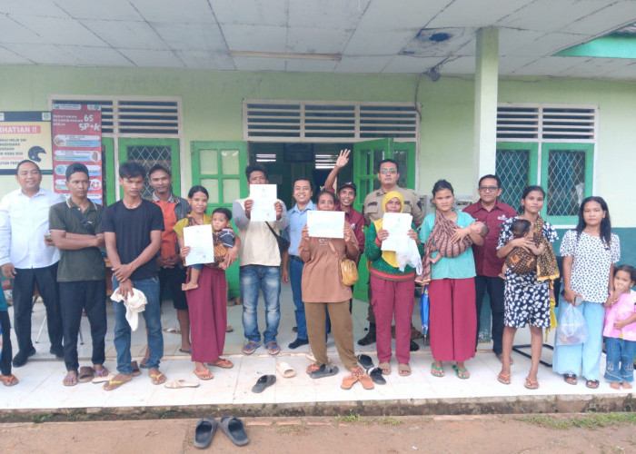 Disdukcapil Musi Rawas dan PT MHP Bantu Warga SAD Miliki Identitas Resmi
