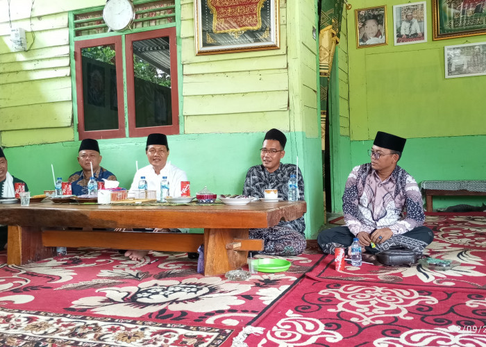 Beda Dengan Yang Lain, Paslon Pemimpin Muara Enim No Urut 2 Mengutamakan Sowan Pada Kiyai dan Santri