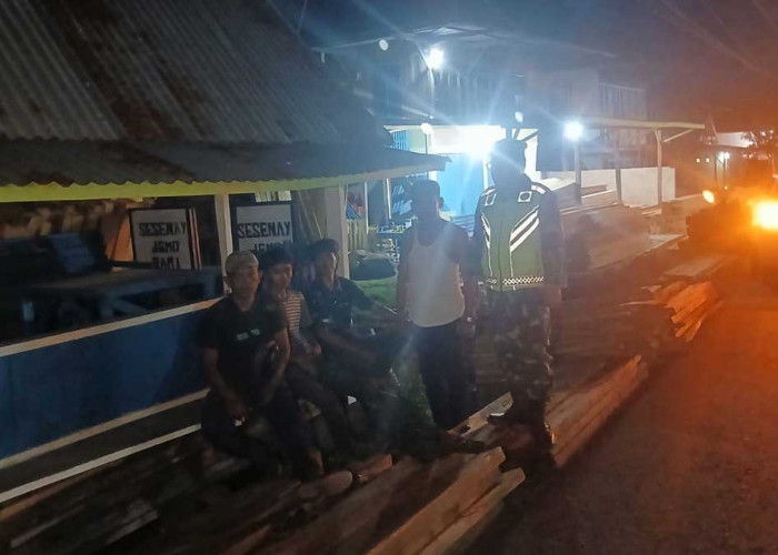 Gercep! Sisir Pemukiman dan Pasar, Babinsa Muara Pinang Pastikan Desa Endalo Aman dari Kejahatan