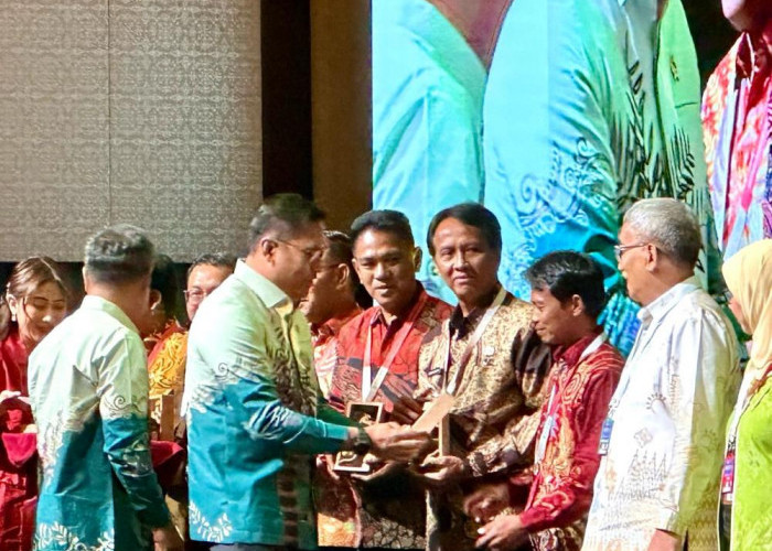 PSR di OKI Terluas di Indonesia, Pj Bupati Asmar Wijaya Terima Anugerah Perkebunan