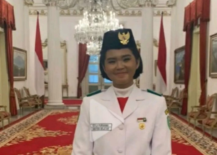 Keyla Azzahra Purnama Pembawa Baki Upacara Penurunan Bendera Ternyata Anak Anggota Polres Mura