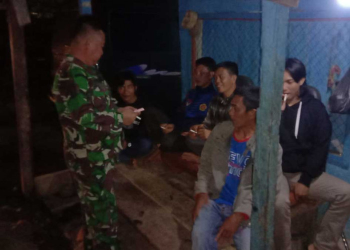 Babinsa Koramil 405-13 Dempo Selatan Bersama Warga Penjalang Gelar Patroli Komduk