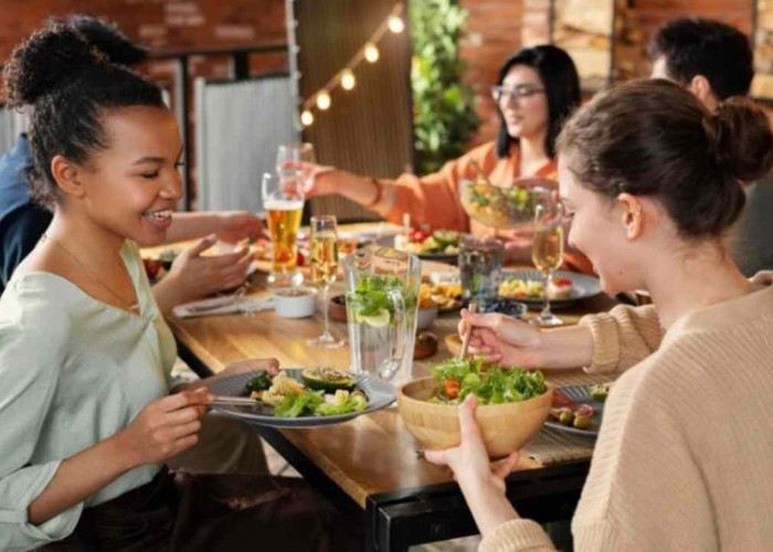 Membaca Karakter Orang saat Makan Bersama, dari 4 Tipe Ini Kamu Masuk yang Mana?