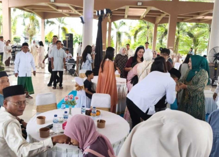 Penuh Kehangatan! Warga Prabumulih 'Serbu' Rumdin H. Arlan dan Franky Nasril di Hari Lebaran 1447 H