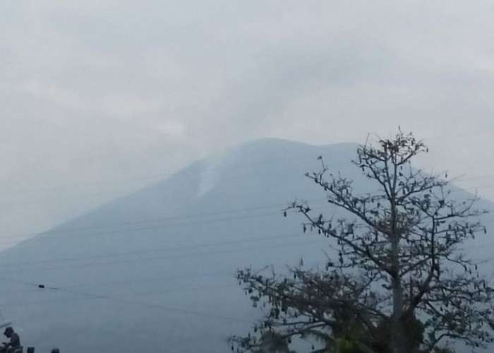Waspada! Gunung Dempo Pagaralam Erupsi, Semburkan Abu Vulkanik Setinggi 2.000 Meter