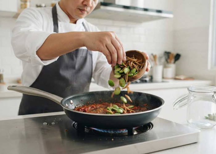 Hentikan Kesalahan Ini Supaya Sambal Petai Buatanmu Nggak Lembek dan Bau Menyengat