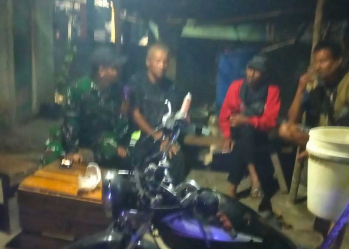 Sambangi 8 Petugas Ronda Malam: Serda Fadliansah Turun Langsung Berikan Wejangan dan Bekali Cara Bela Diri