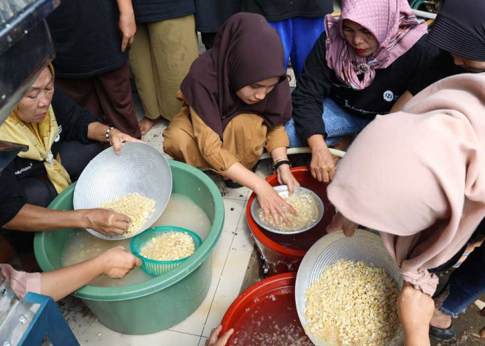 Bukit Asam dan IZI Berdayakan Masyarakat Desa Prabu Menang Lewat Usaha Tempe