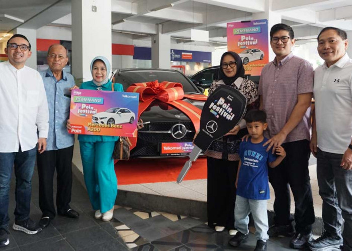 Menang Undian Telkomsel Poin, Warga Medan Ini Bawa Pulang Mercedes-Benz A200