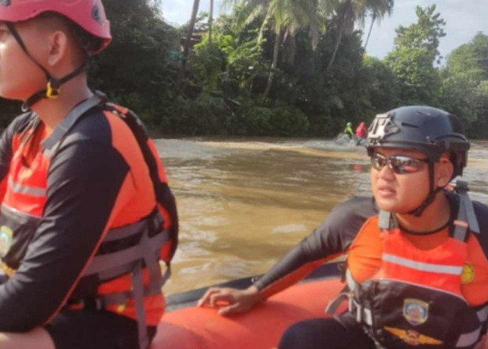 2 Bocah Perempuan Terseret Arus, Tim Rescue Basarnas Sisir Sungai Enim