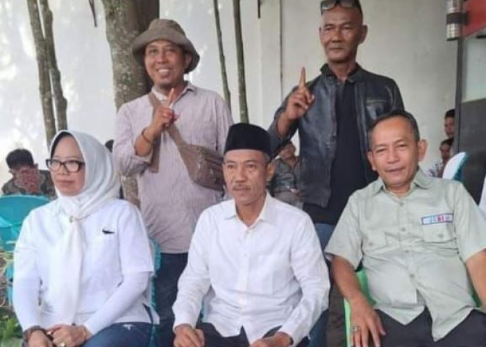 Bakal Dipecat? Oknum Sekretariat PPS Mataram Jaya OKI Berpose Satu Jari