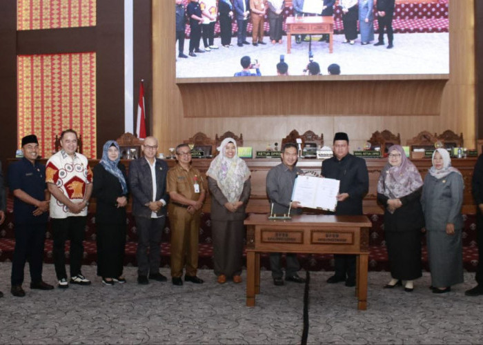 PJ Wali Kota H Koimudin Hadiri Rapat Paripurna dalam Rangka 3 Raperda Inisiatif DPRD Kota Lubuklinggau 