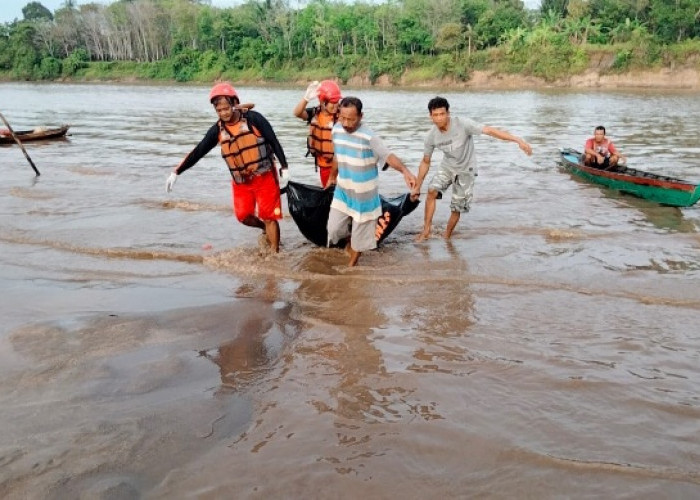 Kakek 60 Tahun Ditemukan Tewas Mengapung di Sungai Santapan Kandis