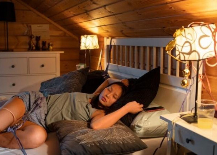 Ngeri Banget! Ini 6 Dampak Buruk Tidur dengan Lampu Menyala, Bahayanya Ga Kaleng-kaleng 