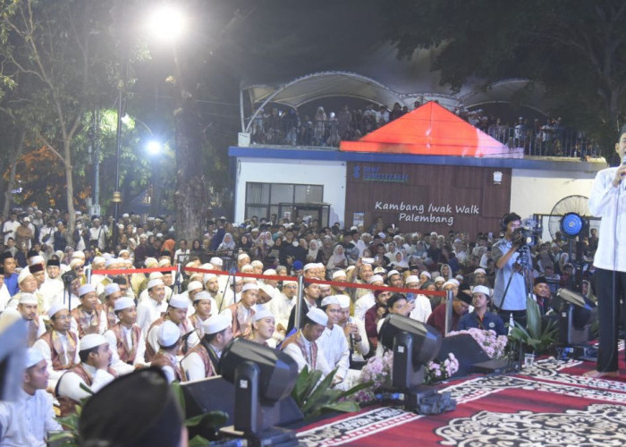 Ribuan Warga Palembang Hadiri Tabligh Akbar UAS di Kambang Iwak, Peringati Maulid Nabi Bersama Ratu Dewa