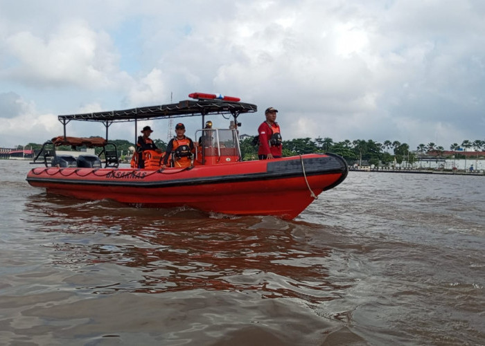 Basarnas Palembang Cari Korban Jukung Terbakar, 2 Tim Rescue Sisir Sungai Musi