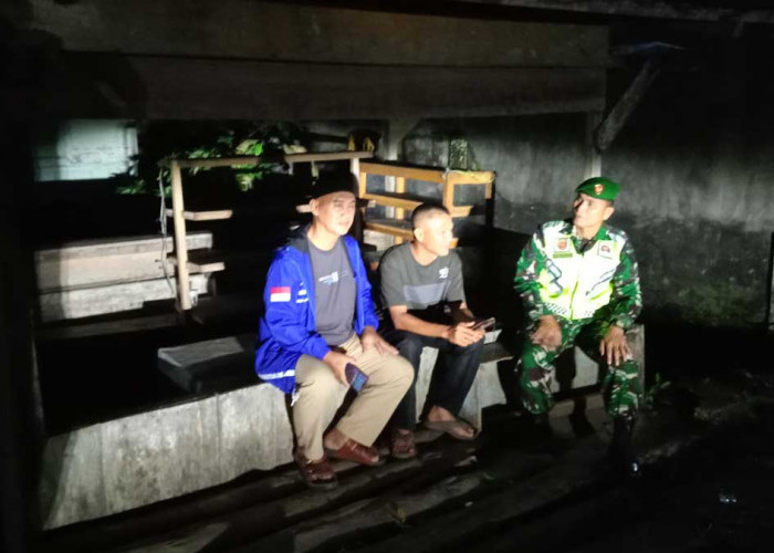 Cegah Kejahatan Malam Hari, Babinsa Koramil Tebing Tinggi Gencarkan Patroli Komduk ke Pos Satkamling